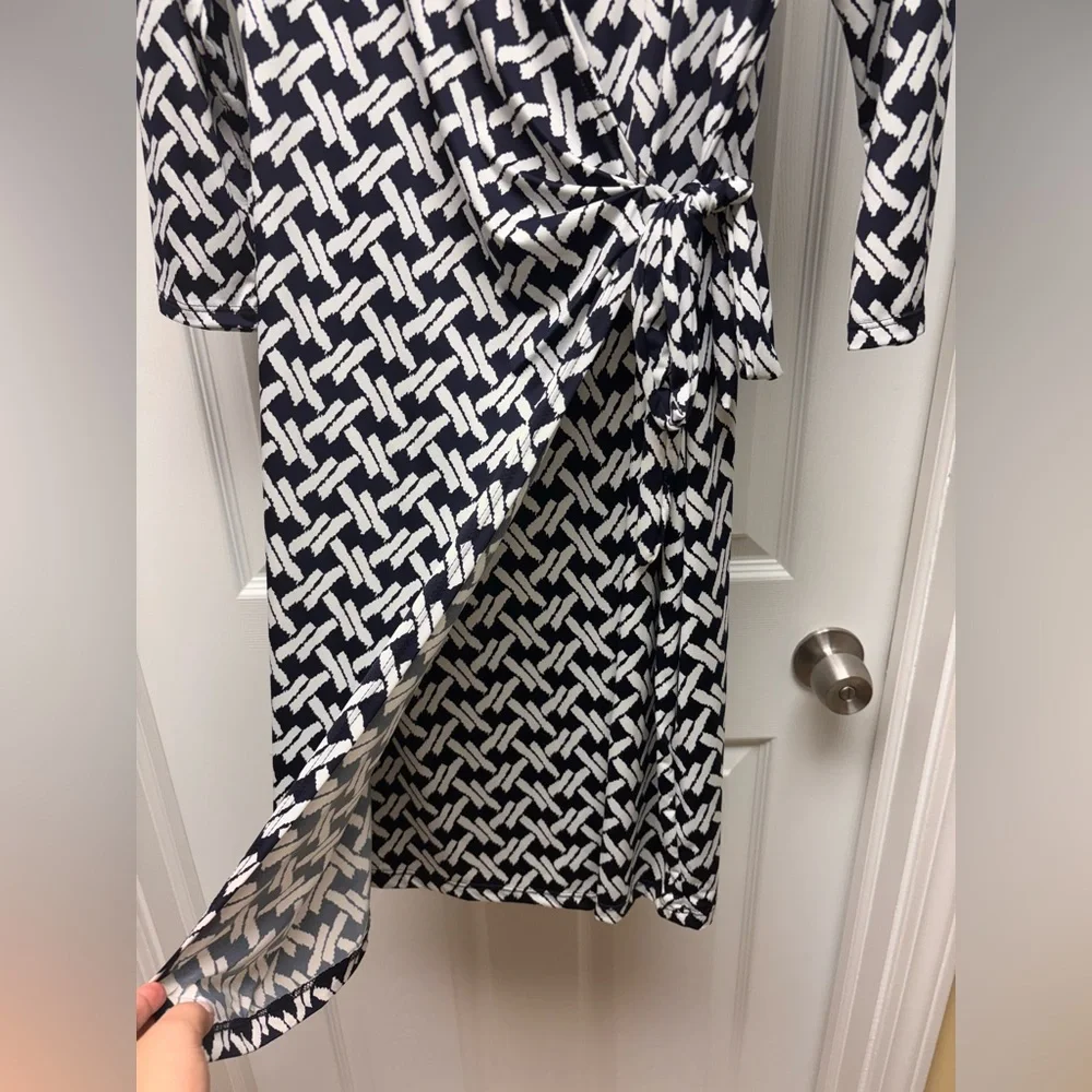 Gilli Navy & White Geometric Print Faux Wrap Dress | Size LP - Picture 4 of 6